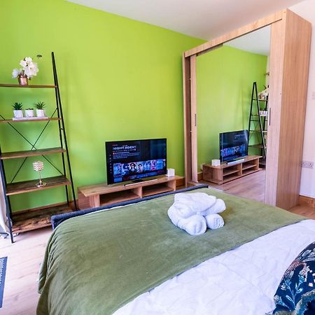 090 Beautiful 1 Bedroom Flat Near Luton Town And Station Екстер'єр фото