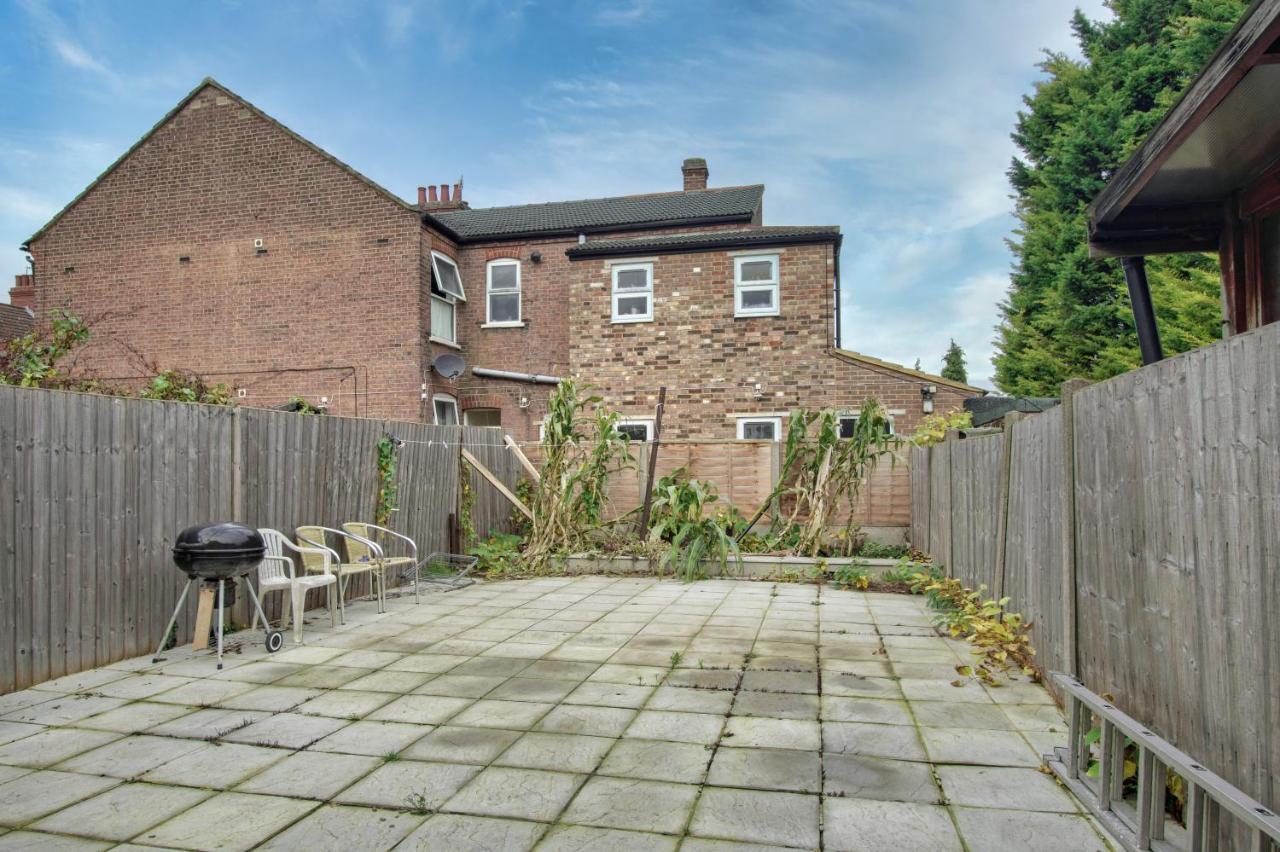090 Beautiful 1 Bedroom Flat Near Luton Town And Station Екстер'єр фото