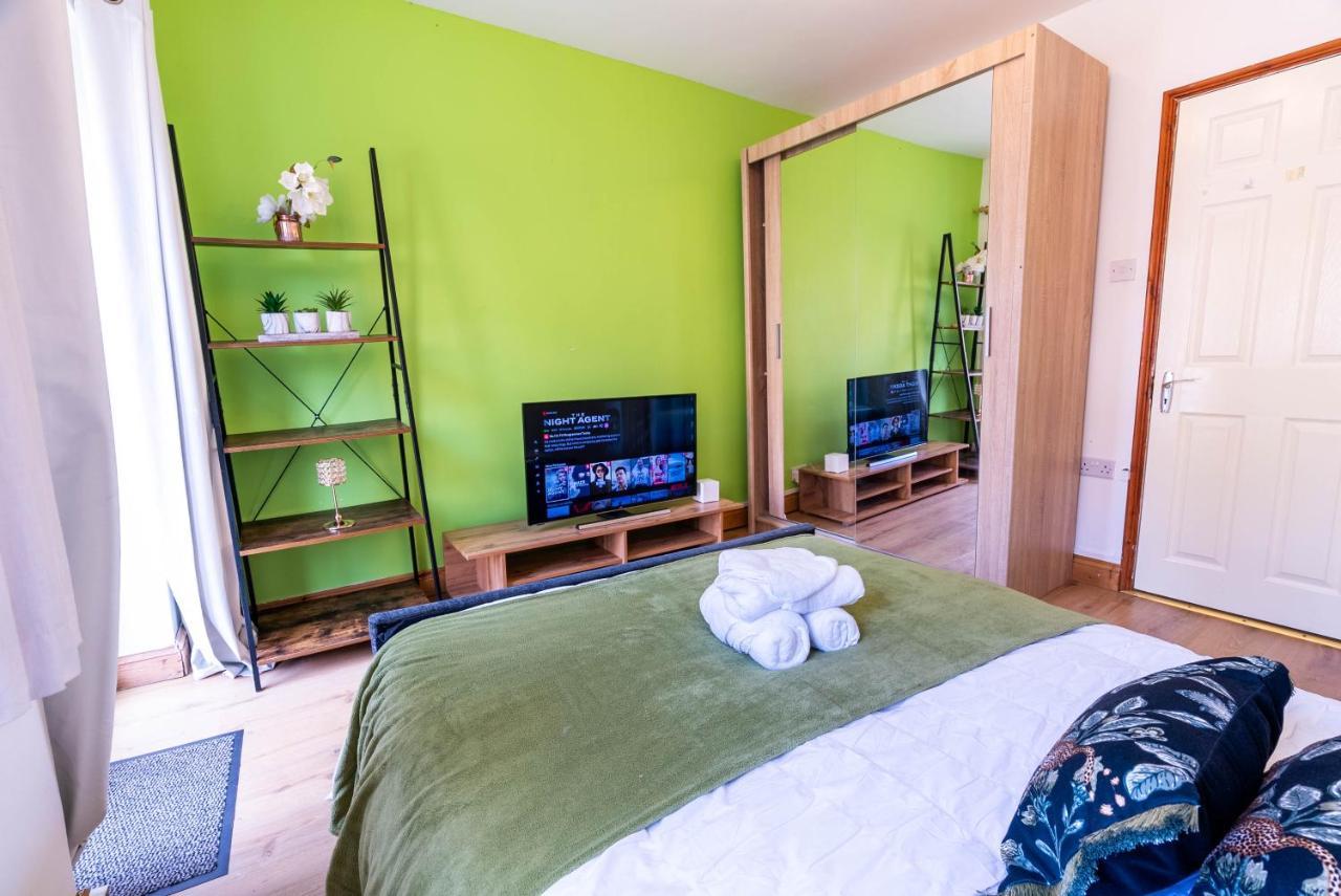 090 Beautiful 1 Bedroom Flat Near Luton Town And Station Екстер'єр фото